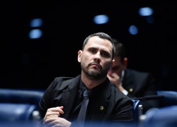 Jogo Político: 'A classe política me subestima e não tenho medo de virar governador', diz Cleitinho, líder nas pesquisas em Minas
