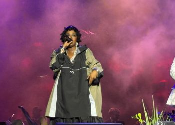 Lauryn Hill embala hits em show gratuito para milhares de fãs no Global Citizen Live Rio