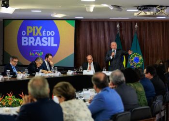 Lula diz para ministros 'não apresentarem nada novo' até fim das eleições e se concentrem em entregar o que já foi anunciado
