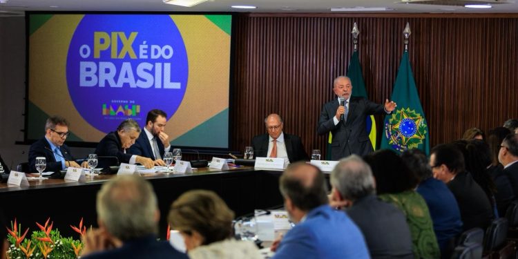 Lula diz para ministros 'não apresentarem nada novo' até fim das eleições e se concentrem em entregar o que já foi anunciado