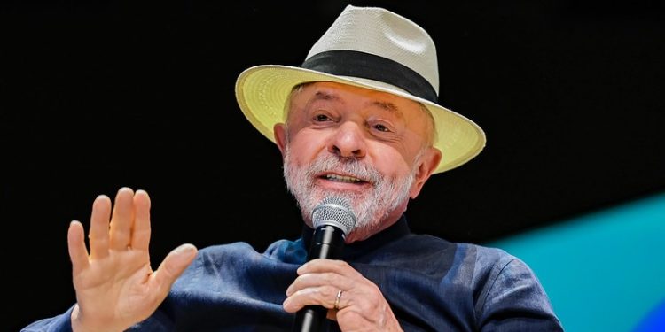 Lula faz reunião ministerial após proposta de novo tarifaço dos EUA e classificação de facções como organizações terroristas