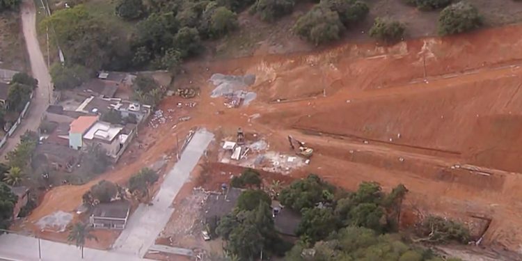 Mesmo após demolições, esquema ligado à milícia continuou vendendo terrenos na Pedra Branca