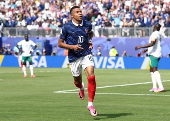 Mbappé é cotado para ser o artilheiro da Copa — Foto: CHARLY TRIBALLEAU / AFP