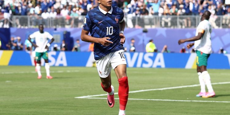 Mbappé é cotado para ser o artilheiro da Copa — Foto: CHARLY TRIBALLEAU / AFP
