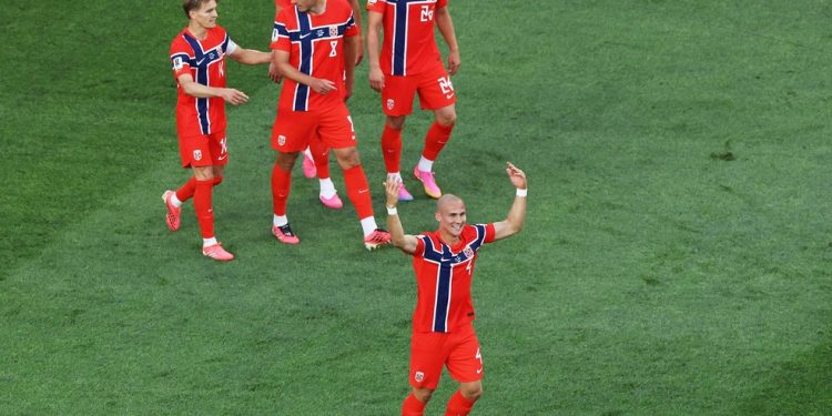 Östigaard, da Noruega, comemora o terceiro gol de sua equipe sobre o Iraque em partida da Copa do Mundo de 2026 — Foto: Buda Mendes / GETTY IMAGES NORTH AMERICA / Getty Images via AFP