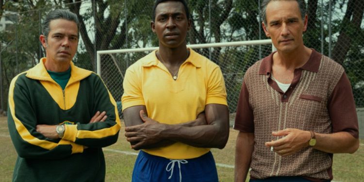 "A Saga do Tri": Zagallo (Bruno Mazzeo), Pelé (Lucas Agrícola) e João Saldanha (Rodrigo Santoro) — Foto: Divulgação
