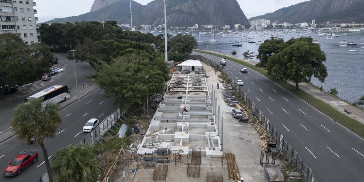 Obra de empresa chinesa no Aterro do Flamengo gerou revolta de moradores antes de ser embargada; entenda