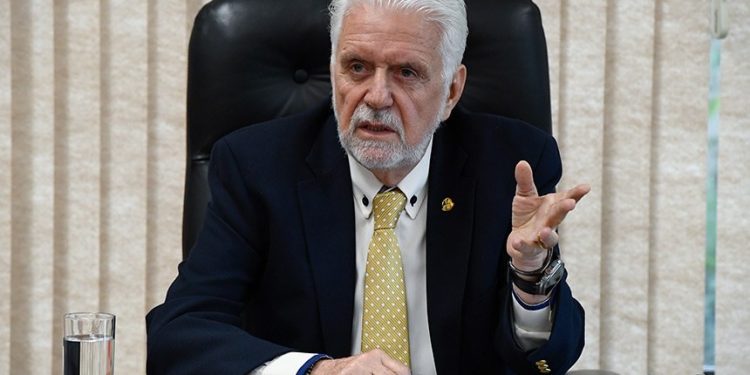 PF vai analisar dois celulares de Jaques Wagner em busca de eventuais conexões com o caso Master