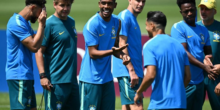 Para os mais supersticiosos, a vitória do Brasil na estreia da Copa é primordial