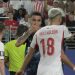 Almirón tapou a boca para falar com o adversário e foi expulso — Foto: Reprodução/Globo