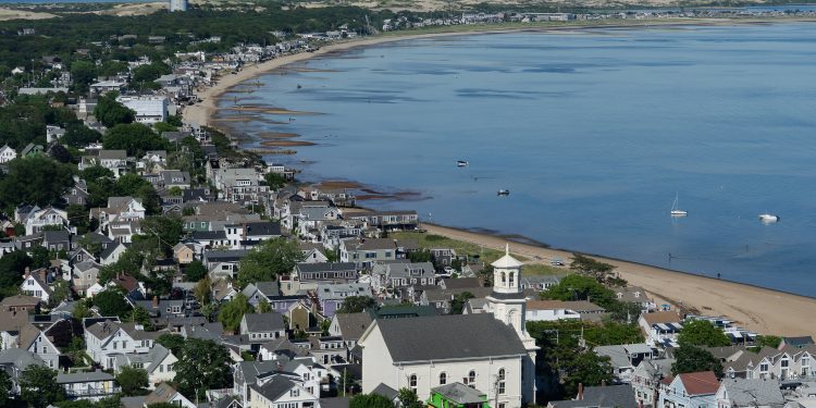 Por que a charmosa Provincetown, nos EUA, conquistou o coração de Murray Bartlett, astro de 'White Lotus'