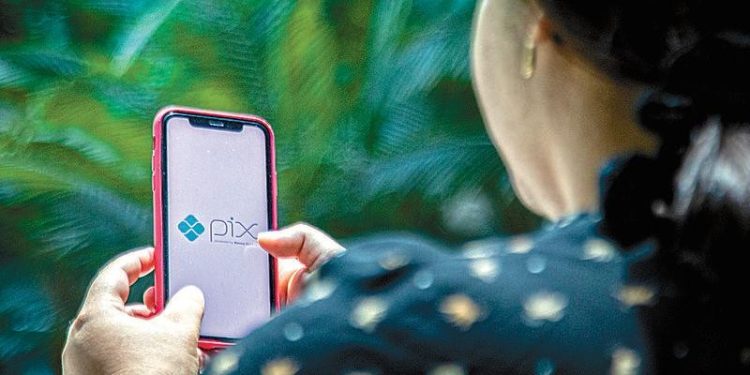 Por que o Pix incomoda tanto os EUA? Especialistas veem confusão entre inovação e barreira comercial