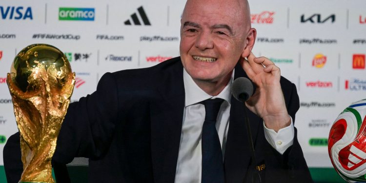 Presidente da Fifa debocha da Itália ao falar sobre possível ampliação da Copa do Mundo: 'Vamos ver se classifica com 64 seleções'