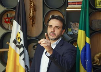 Renan Santos diz que Flávio Bolsonaro é inviável na disputa contra Lula e espera migração de votos antipetistas