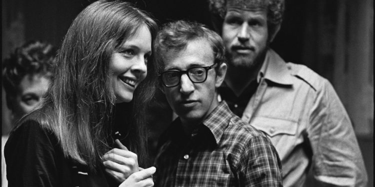 Diane Keaton e Woody Allen em 'Noivo Neurótico, Noiva Nervosa'. — Foto: Divulgação