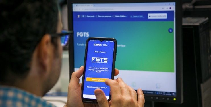 Saque-aniversário do FGTS: calculadora mostra valor a receber