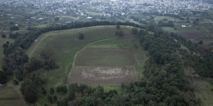 Campo sobre o vulcão Teoca, na Cidade do México — Foto: Reprodução: AFP