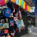 Camisas dos Knicks à venda nas Ruas de Nova York — Foto: Rafael Oliveira