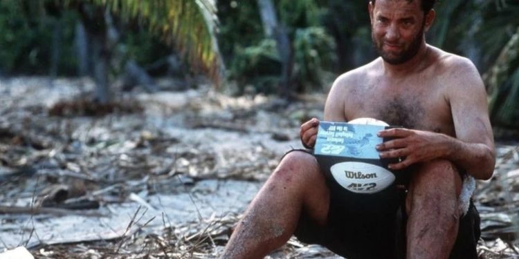Tom Hanks revela qual é a única cena de 'Náufrago' que não assiste até hoje: 'Levanto e saio da sala'