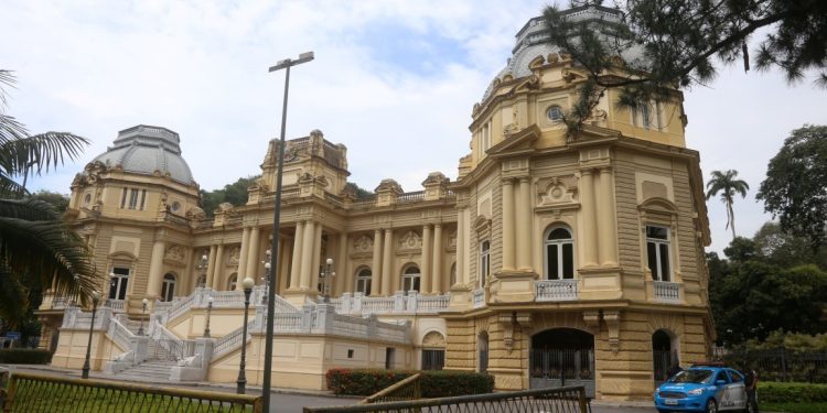 Um exemplo de como o RJ nas mãos de Castro esbanjava até com combustível