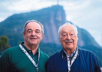 Dois dos maiores nomes da vitivinicultura portuguesa, Anselmo Mendes (esq.) e Luis Pato, estão no Vinhos de Portugal junto a cerca de 80 produtores — Foto: Becca Maria