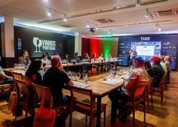 Sala de Provas. Programação deste domingo inclui encontros sobre vinhos das regiões do Douro, Vinhos Verdes e Alentejo, além de safras de anos de Copa — Foto: Becca Maria