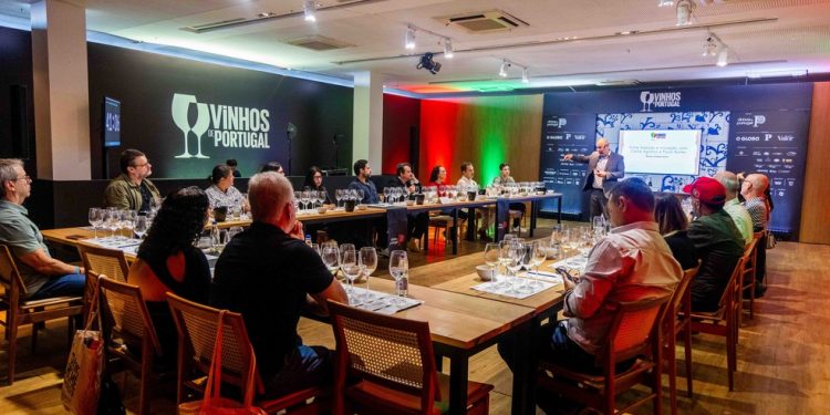 Sala de Provas. Programação deste domingo inclui encontros sobre vinhos das regiões do Douro, Vinhos Verdes e Alentejo, além de safras de anos de Copa — Foto: Becca Maria