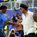 Vini e Ronaldinho Gaúcho se encontram antes de Brasil x Haiti pela Copa do Mundo — Foto: Dan Mullan / Getty Images via AFP