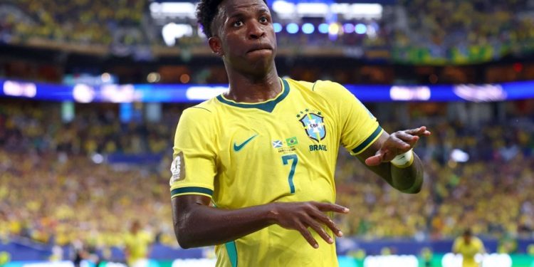 Vinicius Júnior revela promessa a Ancelotti após marcar de cabeça na vitória do Brasil: 'Disse que era impossível'