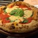 Pizza: fermentação longa, chamuscado correto, estrutura e equilíbrio de proporções e sabor — Foto: Ian Oliver