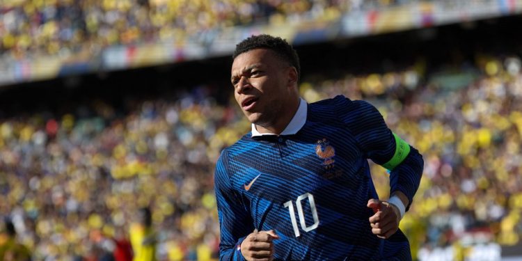 Mbappé em ação pela seleção francesa, em amistoso contra a Colômbia: ele chega à Copa de 2026 com 12 gols marcados em Mundiais — Foto: Franck Fife/AFP/29-3-2026