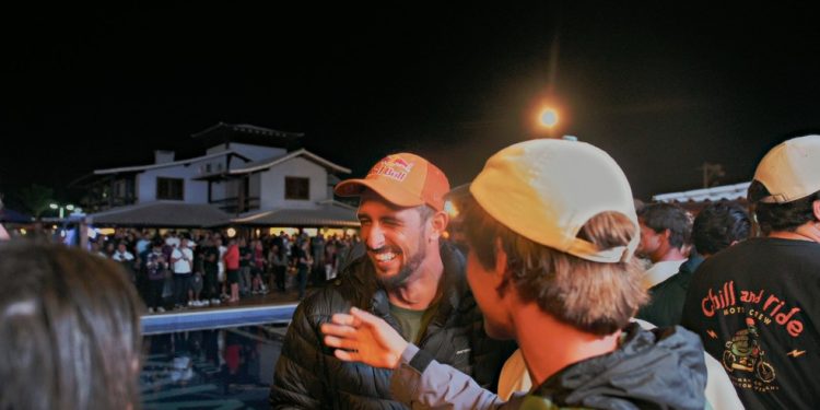 Lucas Fink e Chumbo em Saquarema — Foto: Caio Ribeiro