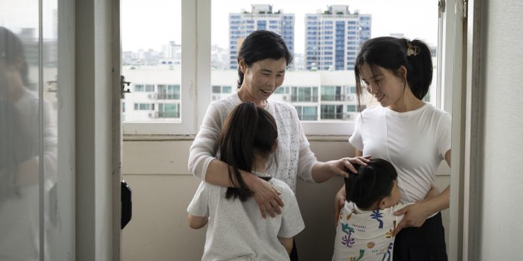 'Para viver e andar de cabeça erguida': A família que fugiu da Coreia do Norte de barco em busca de liberdade