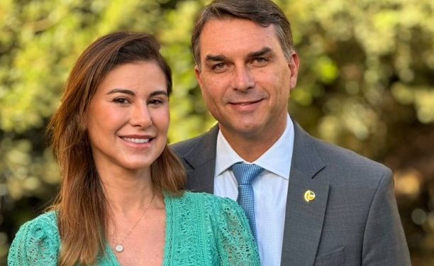 A mulher de Flávio Bolsonaro se prepara para a campanha