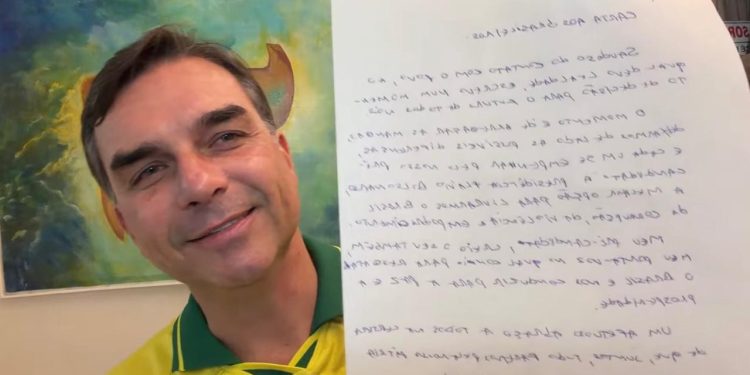 Aliados de Flávio sugeriram ideia de carta de Bolsonaro