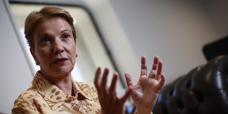 Aliados dizem que Tereza Cristina aceita ser vice de Flávio Bolsonaro e vai tentar reverter neutralidade de União e PP