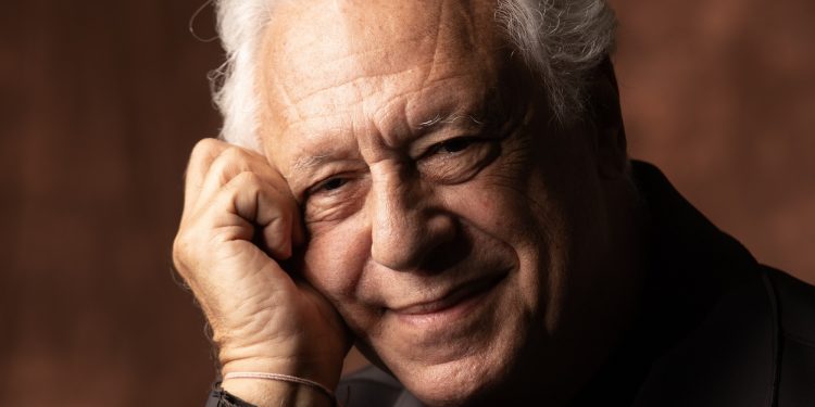 Antonio Fagundes revela manias, lembra viral sobre exame de próstata e fala de andropausa: 'Não consigo me imaginar com 77 anos'