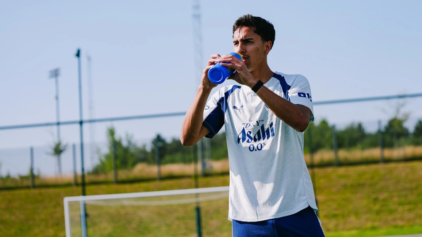 Após destaque no Girona, Vitor Reis volta ao Manchester City em busca de espaço