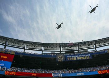 Após manhã de golfe, Trump sobrevoa estádio da final da Copa do Mundo de helicóptero