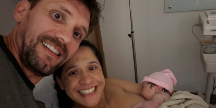 Apressadinha! Filha de Paulo André e Teliana Pereira nasce no carro e ex-jogador precisa atuar como 'parteiro'