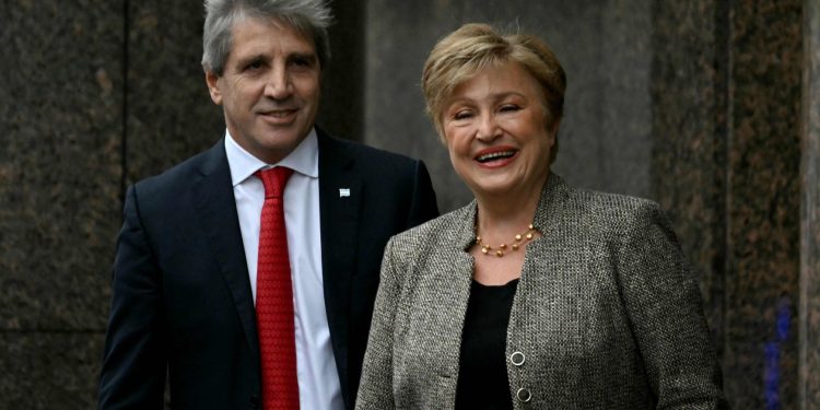 Argentina está em uma 'situação mais saudável' desde que Milei assumiu o cargo, afirma chefe do FMI