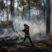 Avanço de incêndios desacelera, mas França e Espanha ainda enfrentam horas decisivas para conter o fogo