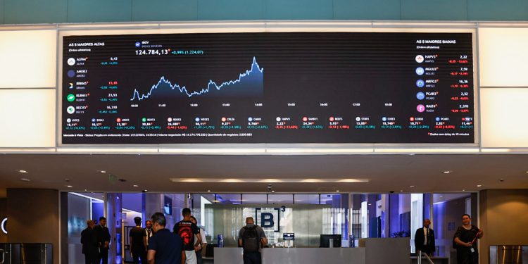 B3 adia abertura do mercado após atraso no processamento de operações