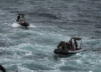 Barco naufraga na Guiana com 116 passageiros; ao menos 53 são resgatados