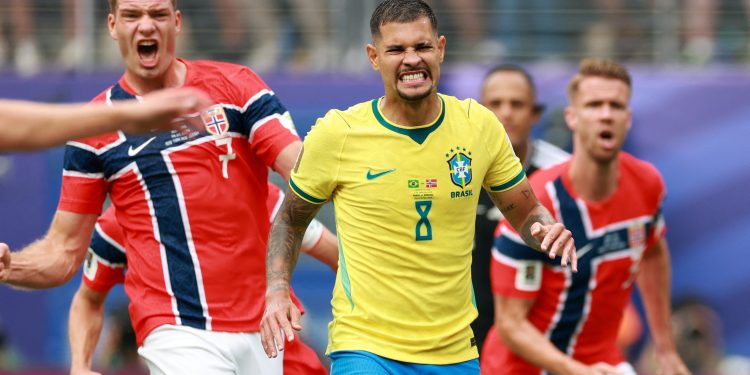 Bruno Guimarães lamenta pênalti perdido na eliminação do Brasil na Copa: 'Pior dor dos meus 28 anos de vida'
