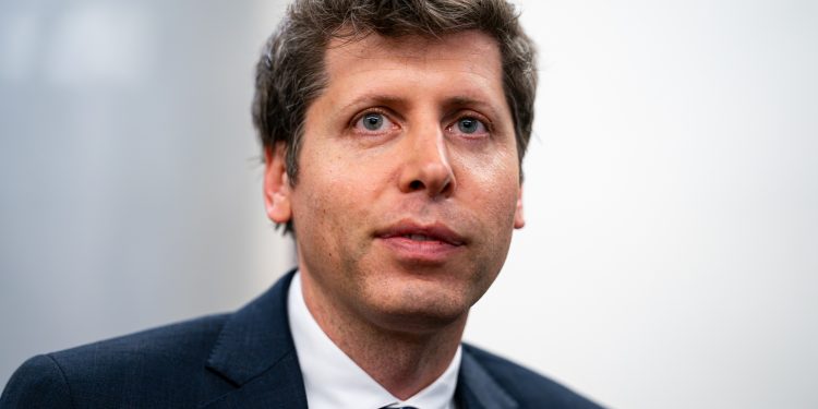 CEO da OpenAI discute com autoridades da Casa Branca sobre a importância de moderar o avanço da IA