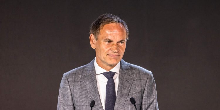 CEO da Volkswagen diz que há soluções "mais inteligentes" do que fechar fábricas