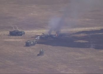 Caça americano cai em San Diego e provoca incêndio em base aérea