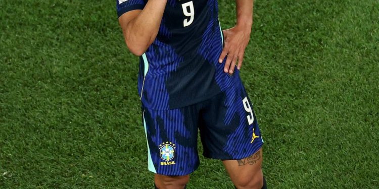 Atacante Matheus Cunha se hidrata em partida contra o Haiti, pela segunda rodada da Copa do Mundo — Foto: Kevin C. Cox/Getty Images/AFP