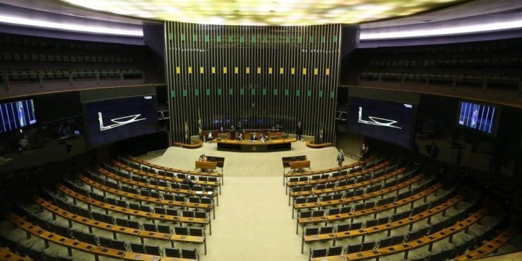 Câmara diz ao STF que indicações de emendas foram 'regulares' e nega repasses por políticos sem mandato